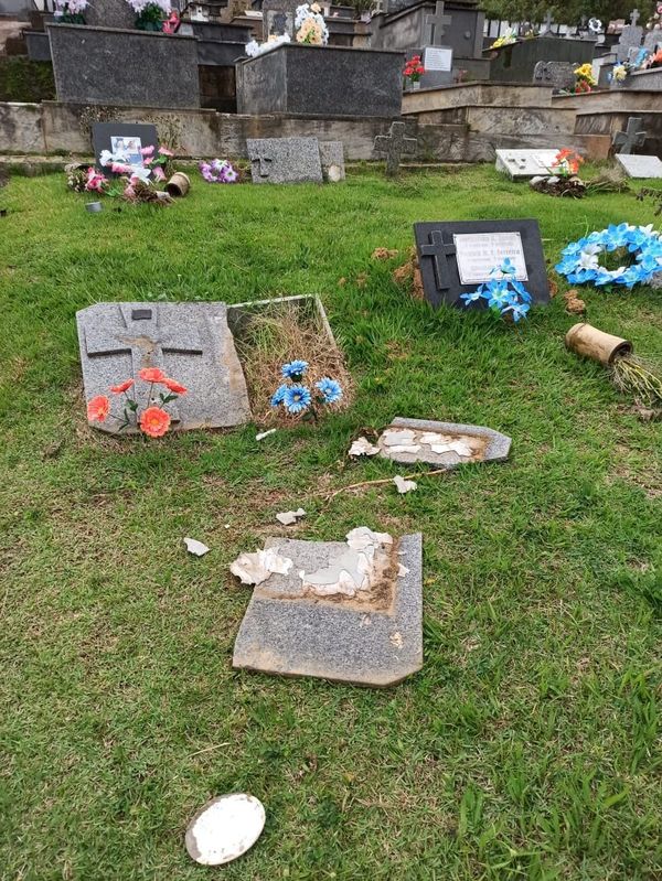 Destruição e furtos em cemitério na localidade de São João de Viçosa, em Venda Nova do Imigrante por Reprodução/ redes sociais