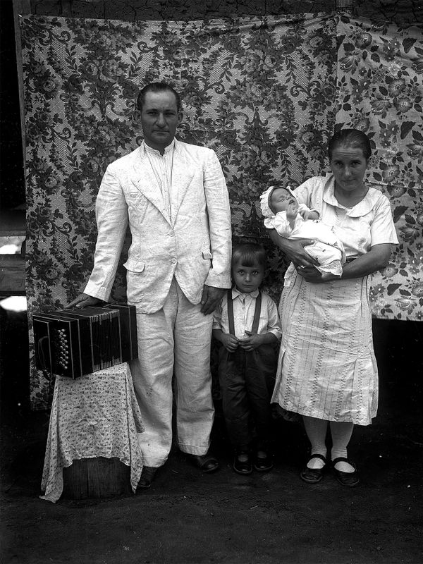 Mostra “Família pomerana: Fotografias 1930-1960”, de Francisco Seibel por Francisco Seibel/Divulgação