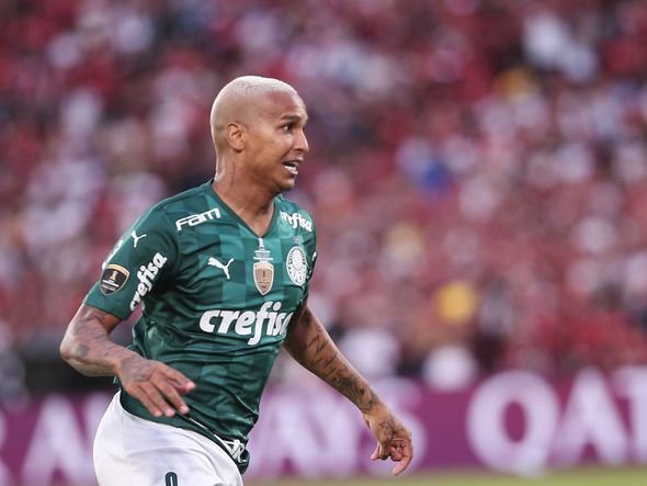 Deyverson aproveitou falha da defesa rubro-negra e fez o segundo gol do Palmeiras no jogo por Ettore Chiereguini/AGIF