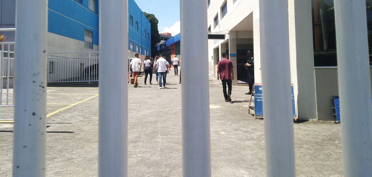 Portão fechado na Faesa