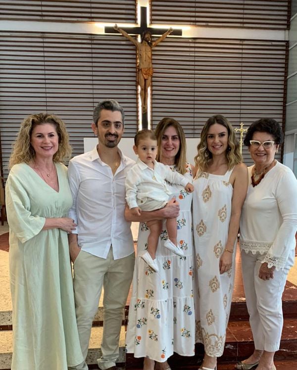 Fabiana Croce, Caio Perenzin, Lorena Croce, Bia Croce Perenzin e Beatriz Croce: no batizado de Antônio, em Vitória