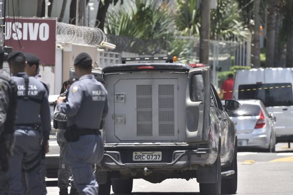 BME faz cerco em Vila Velha contra suspeito de atirar no pai em Vitória por Ricardo Medeiros