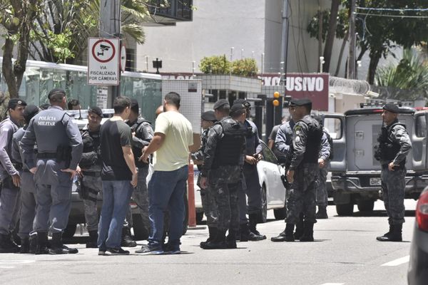 BME faz cerco em Vila Velha contra suspeito de atirar no pai em Vitória por Ricardo Medeiros