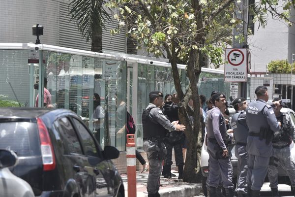 BME faz cerco em Vila Velha contra suspeito de atirar no pai em Vitória por Ricardo Medeiros