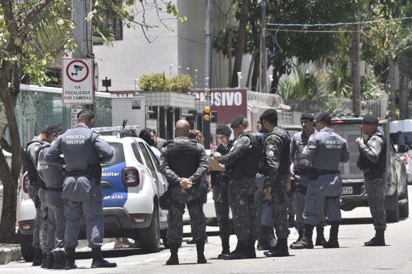 BME faz cerco em Vila Velha contra suspeito de atirar no pai em Vitória por Ricardo Medeiros