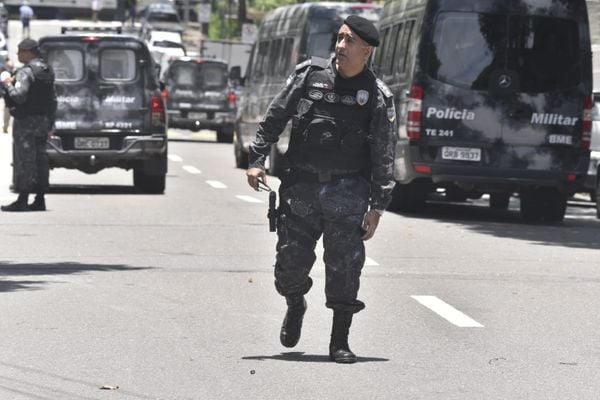 BME faz cerco em Vila Velha contra suspeito de atirar no pai em Vitória por Ricardo Medeiros