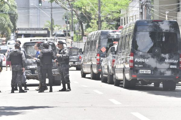 BME faz cerco em Vila Velha contra suspeito de atirar no pai em Vitória por Ricardo Medeiros