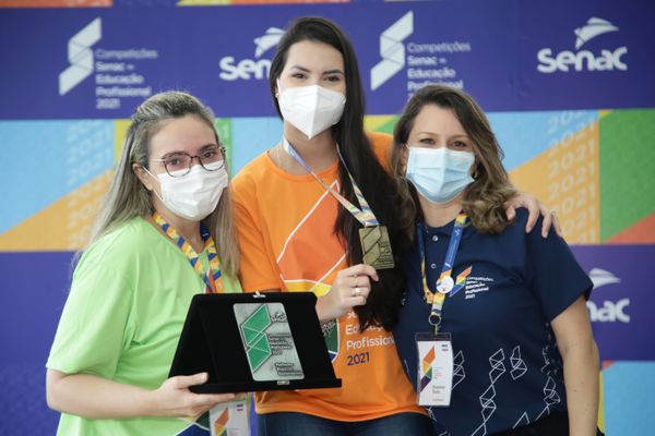 Eliza passou por um treinamento extenso de dois anos para participar das Competições Senac. Para chegar até lá, contou com ajuda da sua equipe.