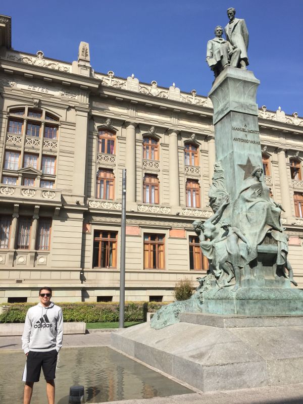 Rayner Stuhr Cândido ainda não é pai, mas já planeja e guarda dinheiro para fazer viagens internacionais ao lado do filho.