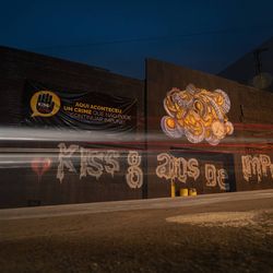 Elissandro Spohr, que foi sócio da boate e cumpria a pena de 12 anos de prisão na Penitenciária Estadual de Canoas, terá de usar tornozeleira eletrônica e se apresentar regularmente ao Judiciário