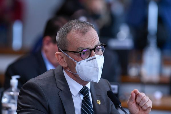O senador Fabiano Contarato (Rede) durante sabatina de Mendonça na CCJ do Senado