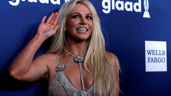 'Hold Me Closer' é o nome da canção que será lançada nos próximos dias