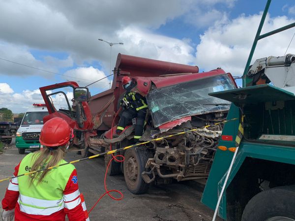 Equipes da Eco101 atuam na remoção de veículos após acidente na Rodovia do Contorno por Naiara Arpini/ A Gazeta