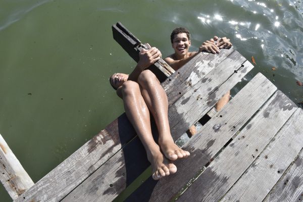 Banhistas ignoram aviso e se refrescam em praias impróprias para banho em Vitória por Ricardo Medeiros 