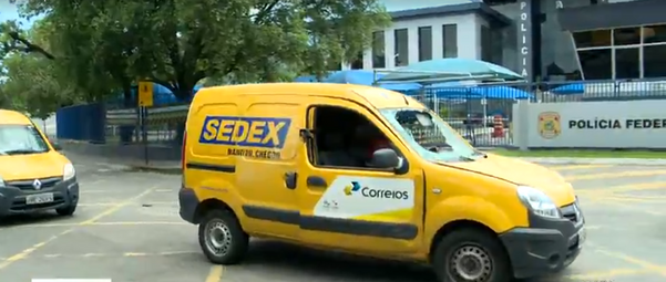 Carros dos Correios assaltado foi levado para a sede da PF em Vila Velha  