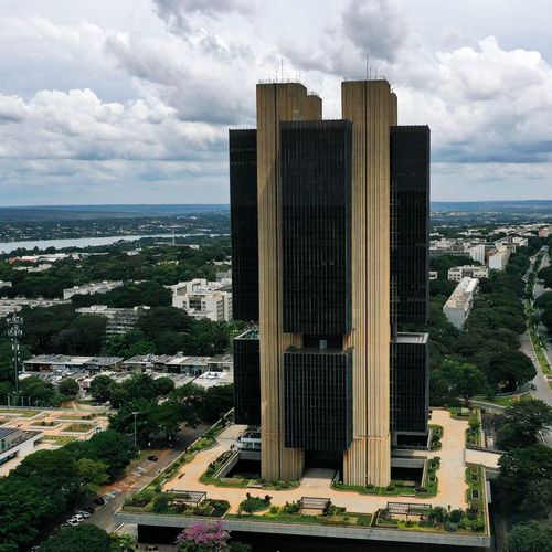 BC suspende consulta aos R$ 8 bilhões esquecidos em bancos