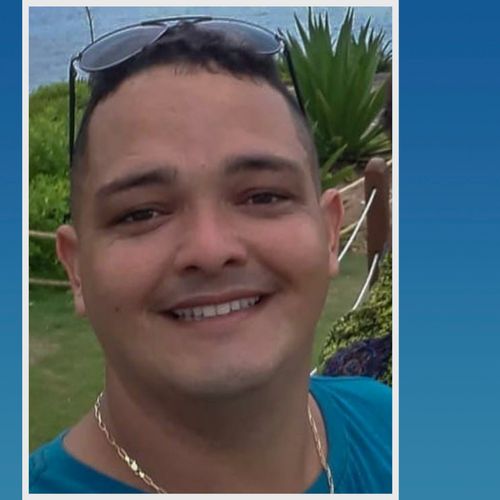 A polícia foi acionada por moradores com relatos de tiroteio nesta segunda-feira (6); no local, equipe da PM encontrou um homem morto
