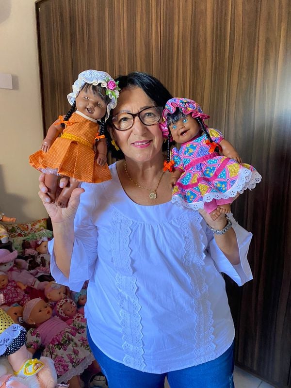 Costureira capixaba restaura bonecas e doa para crianças no Natal por Fernanda Monteiro Alves Taufner