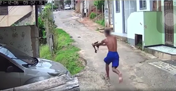 Dois homens são alvos de tiros de submetralhadora em Cachoeiro de Itapemirim