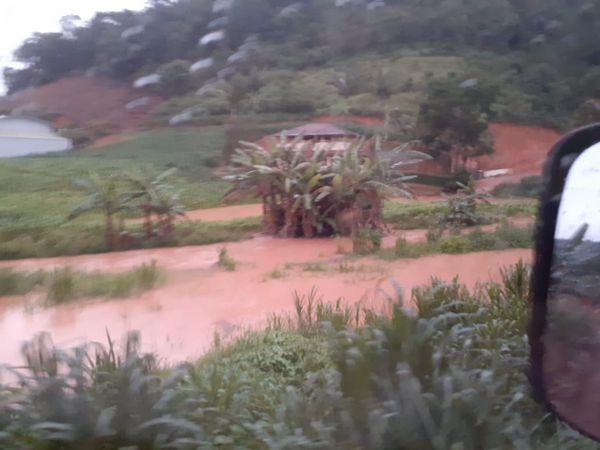 Forte chuva atinge Santa Maria de Jetibá por Dionatam Sic