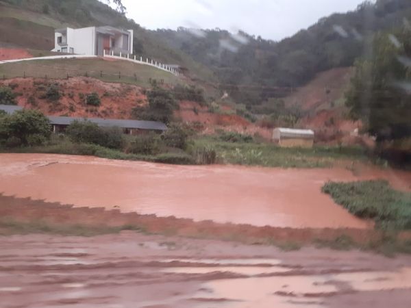 Forte chuva atinge Santa Maria de Jetibá por Dionatam Sic