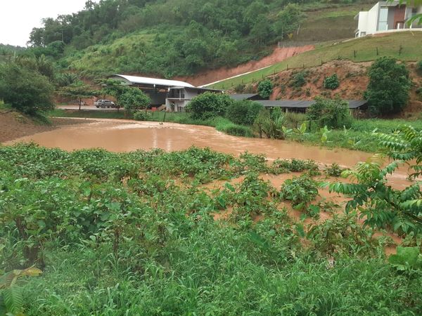 Forte chuva atinge Santa Maria de Jetibá por Dionatam Sic