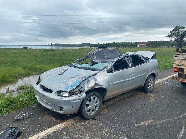 carreta colidiu com um carro na ES 248, localidade de Lagoa Nova, em Linhares