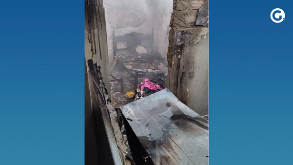 Casa fica danificada após incêndio em Nova Venécia