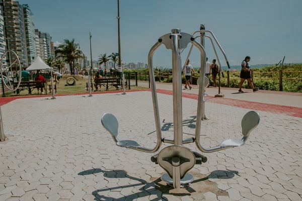 Praça do Ciclista ganha espaço para crianças, pets e academia em Vila Velha por Adessandro Reis