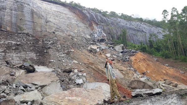 O local foi interditado após o deslizamento da rocha em uma propriedade agrícola de Venda Nova do Imigrante por José Ivair Debortolli