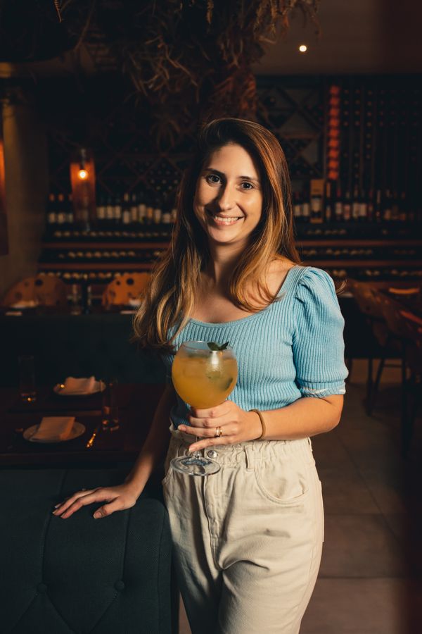 Segundo Julia Alves Patrício, também sócia da destilaria, a intenção não é focar só no gin, e sim ter vários tipos de bebidas. 