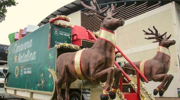 Trio elétrico enfeitado para a Caravana de Natal de Vila Velha