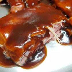 Motivos para reunir amigos e familiares nunca faltam. Para quem busca pela praticidade, a Casa do Torresmo tem variedades de produtos e aceita encomendas