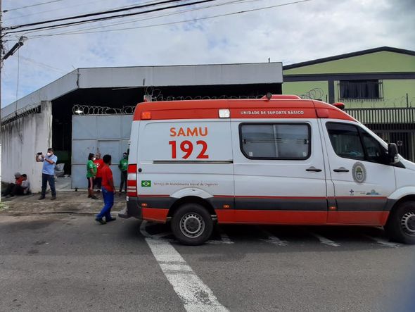 Corpo de Bombeiros e Samu prestaram socorro a funcionários da Recicla Capixaba, em Vitória por Carlos Alberto Silva