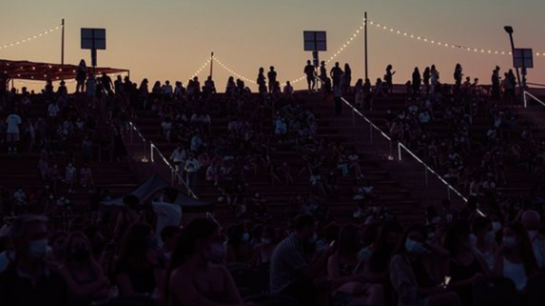 Público na arquibancada do festival em Barcelona, na Espanha