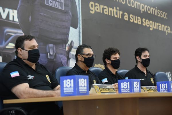 Coletiva de imprensa sobre jovem que foi preso por pedofilia e por induzir garota a matar os pais no ES por Fernando Madeira