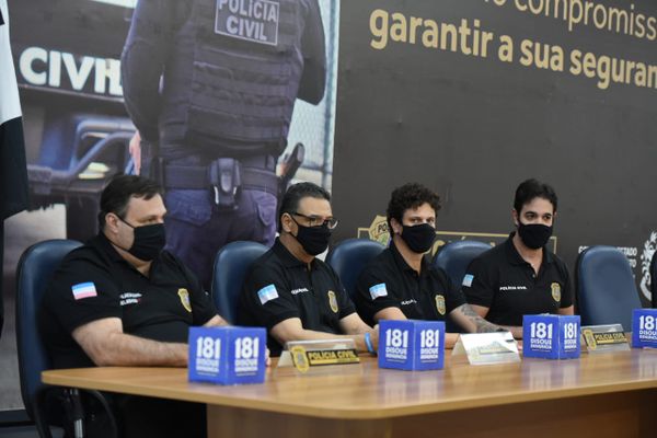 Coletiva de imprensa sobre jovem que foi preso por pedofilia e por induzir garota a matar os pais no ES por Fernando Madeira