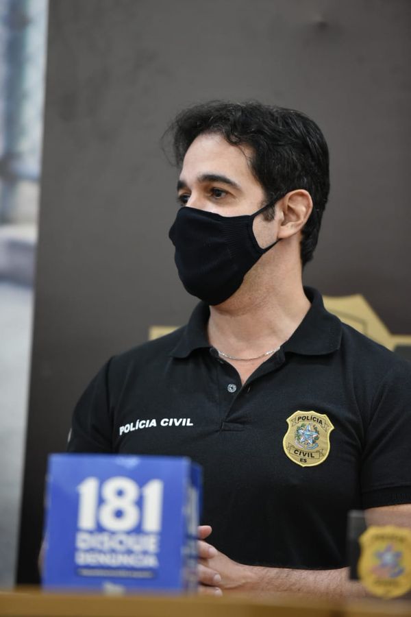 Coletiva de imprensa sobre jovem que foi preso por pedofilia e por induzir garota a matar os pais no ES por Fernando Madeira