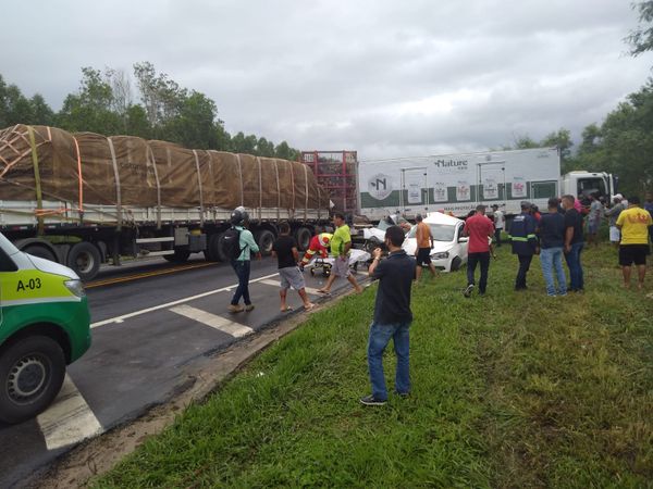 Grave acidente interdita a BR 101 em Sooretama