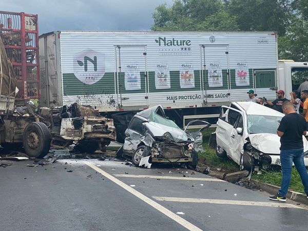 Grave acidente interdita a BR 101 em Sooretama