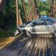 Imagem - Carro quase cai em rio após acidente em cima de ponte em Colatina