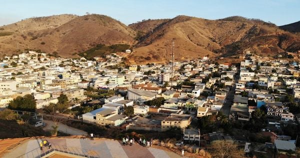 Adolescente estava desaparecida, mas família atualizou que ela foi encontrada no mesmo dia, horas depois, na noite de segunda-feira (28)