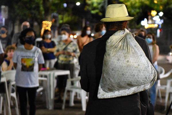 Ceia de Natal com pessoas em situação de rua por Fernando Madeira