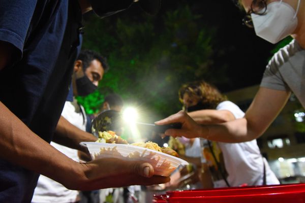 Ceia de Natal com pessoas em situação de rua por Fernando Madeira