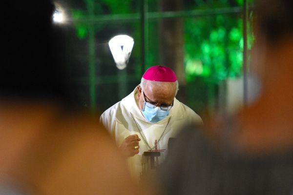 Dom Dario Campos faz celebração para os moradores de rua em Vitória por Fernando Madeira