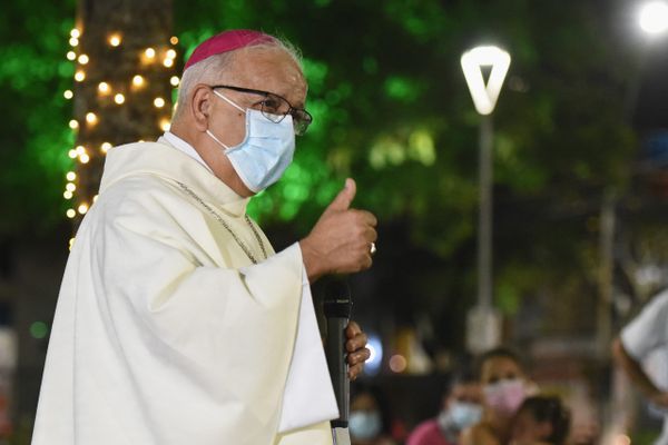 Dom Dario Campos faz celebração para os moradores de rua em Vitória por Fernando Madeira
