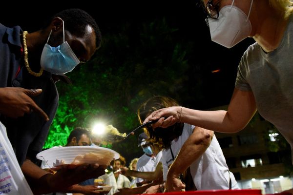 Dom Dario Campos faz celebração para os moradores de rua em Vitória por Fernando Madeira