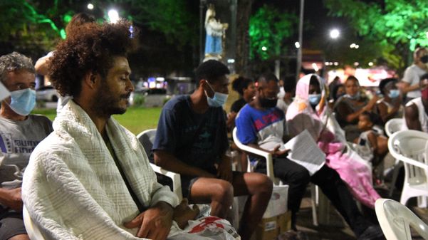 Dom Dario Campos faz celebração para os moradores de rua em Vitória por Fernando Madeira