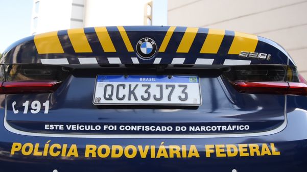 A BMW 320i da PRF no ES foi confiscada do tráfico de drogas no ano de 2020 por Fernando Madeira
