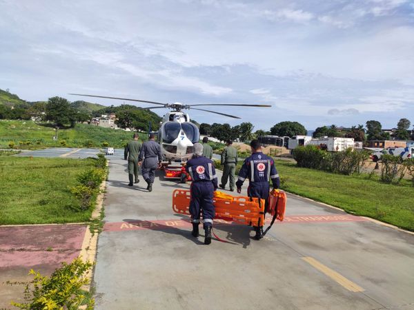 Vítimas de acidente de bicicleta em Venda Nova do Imigrante foram socorridas pelo Notaer por Divulgação/Notaer